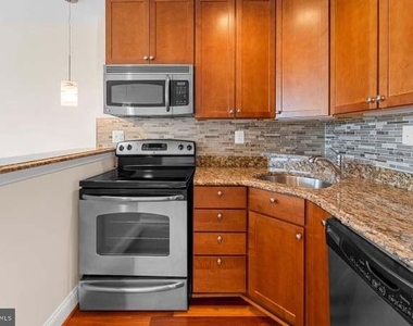 911 Kennedy Street Nw - Photo Thumbnail 8