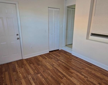 1516 F Street Ne - Photo Thumbnail 9
