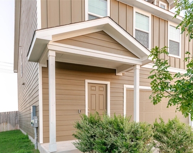 1139 Catfish Ln - Photo Thumbnail 3