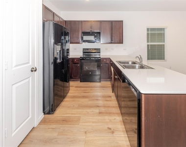 1139 Catfish Ln - Photo Thumbnail 8