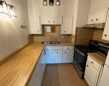 2404 Longview St - Photo Thumbnail 3