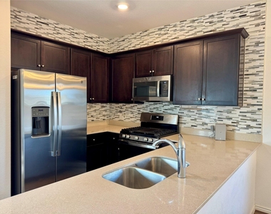 14221 Lyndora Ln - Photo Thumbnail 3