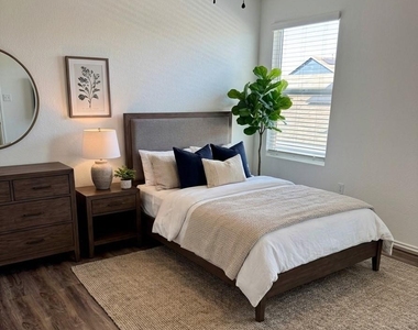 14221 Lyndora Ln - Photo Thumbnail 11