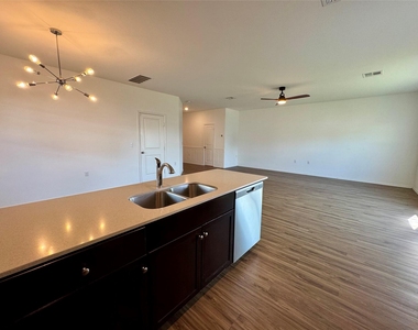 14221 Lyndora Ln - Photo Thumbnail 5