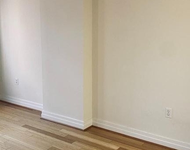 915 Nw E Street Nw - Photo Thumbnail 9