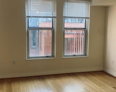 915 Nw E Street Nw - Photo Thumbnail 7