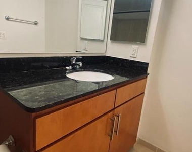 915 Nw E Street Nw - Photo Thumbnail 23