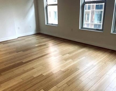 915 Nw E Street Nw - Photo Thumbnail 12