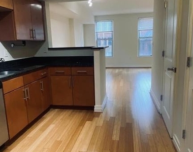 915 Nw E Street Nw - Photo Thumbnail 17