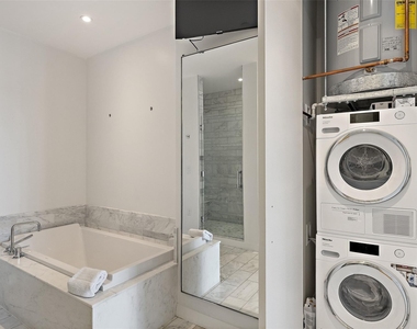 210 Lavaca St - Photo Thumbnail 23
