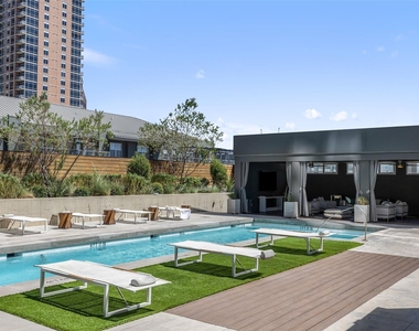 210 Lavaca St - Photo Thumbnail 32