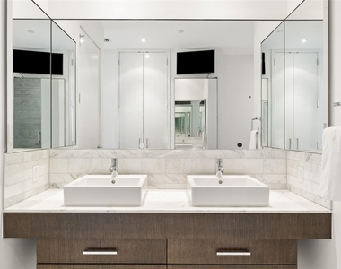 210 Lavaca St - Photo Thumbnail 20
