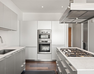 210 Lavaca St - Photo Thumbnail 9