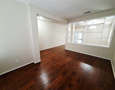 407 W South St - Photo Thumbnail 4