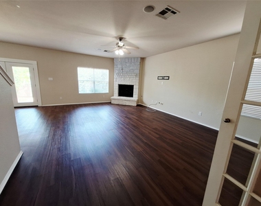 407 W South St - Photo Thumbnail 7