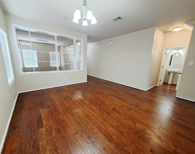407 W South St - Photo Thumbnail 6