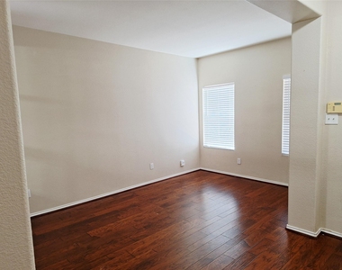 407 W South St - Photo Thumbnail 3