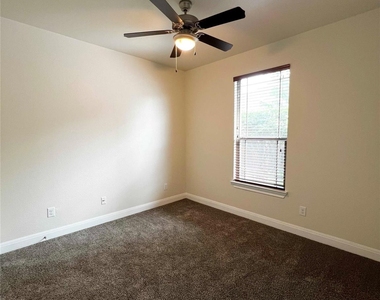 2009 Woodway Dr - Photo Thumbnail 11