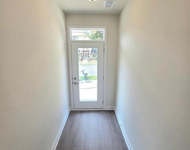 2644 Naylor Road Se - Photo Thumbnail 3