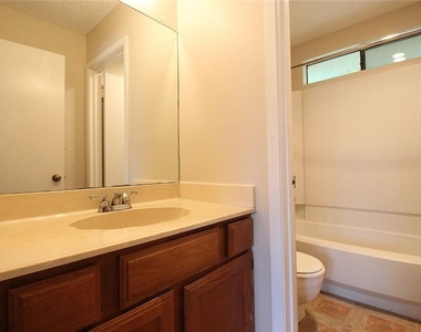 9002 Sanger Dr - Photo Thumbnail 8