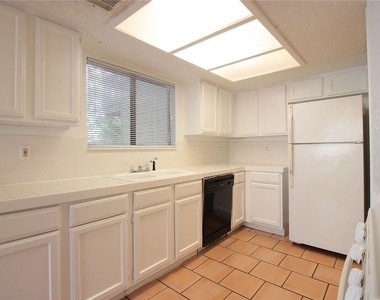 9002 Sanger Dr - Photo Thumbnail 6