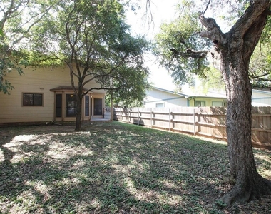 9002 Sanger Dr - Photo Thumbnail 14