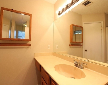 9002 Sanger Dr - Photo Thumbnail 11