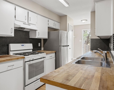 1905 Margalene Way - Photo Thumbnail 12
