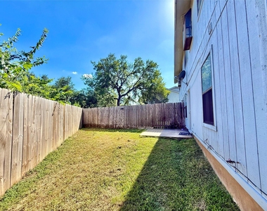 104 Verna Spur - Photo Thumbnail 36