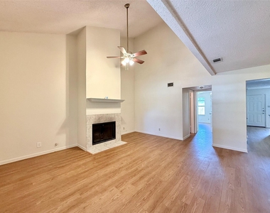 104 Verna Spur - Photo Thumbnail 7