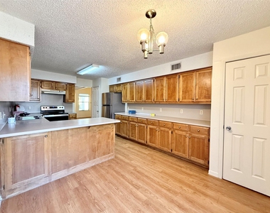 104 Verna Spur - Photo Thumbnail 17