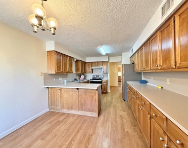 104 Verna Spur - Photo Thumbnail 16