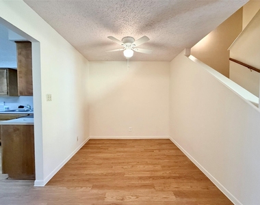 104 Verna Spur - Photo Thumbnail 13