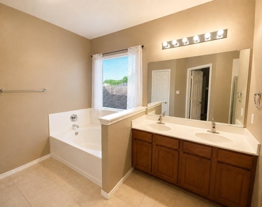305 Dark Horse Ln - Photo Thumbnail 5