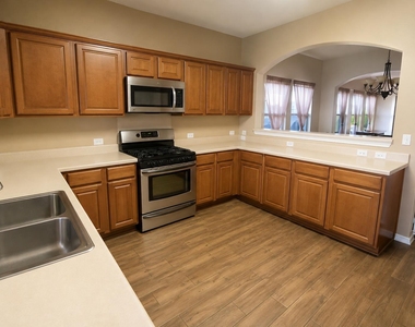305 Dark Horse Ln - Photo Thumbnail 2