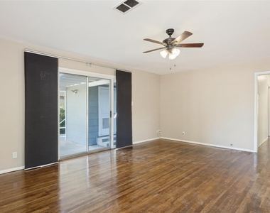 1405 Broadmoor Dr - Photo Thumbnail 5