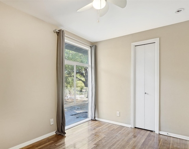 1405 Broadmoor Dr - Photo Thumbnail 18
