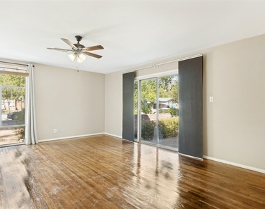 1405 Broadmoor Dr - Photo Thumbnail 4
