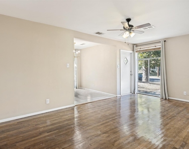 1405 Broadmoor Dr - Photo Thumbnail 3