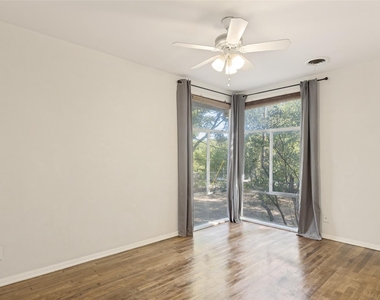 1405 Broadmoor Dr - Photo Thumbnail 16