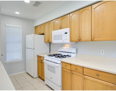 2104 Magazine St - Photo Thumbnail 8