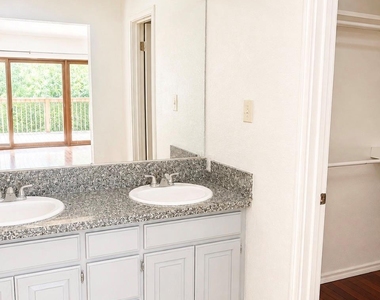 302 Meadow Creek Dr - Photo Thumbnail 11