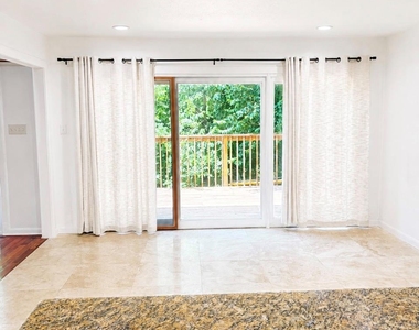 302 Meadow Creek Dr - Photo Thumbnail 6