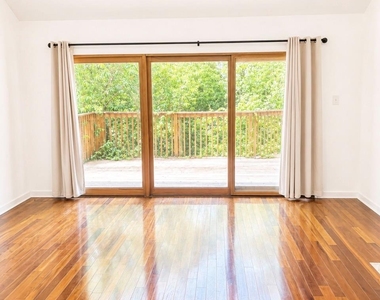 302 Meadow Creek Dr - Photo Thumbnail 10