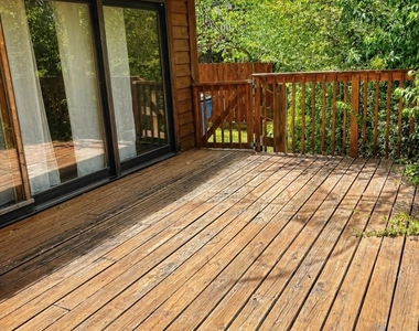 302 Meadow Creek Dr - Photo Thumbnail 12