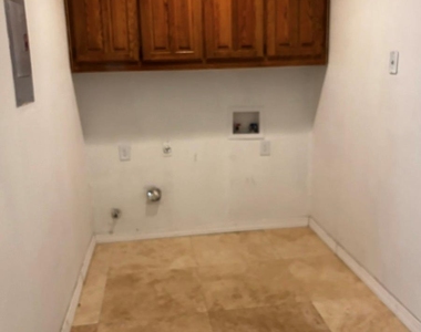 302 Meadow Creek Dr - Photo Thumbnail 1