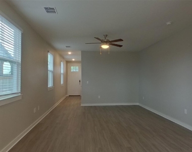 445 Raglands Rd - Photo Thumbnail 1