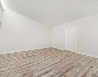 904 Sirocco Dr - Photo Thumbnail 7