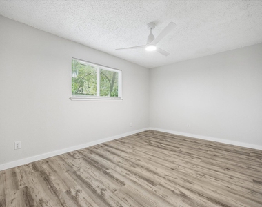 904 Sirocco Dr - Photo Thumbnail 22