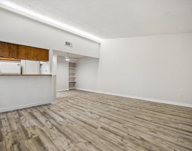 904 Sirocco Dr - Photo Thumbnail 4